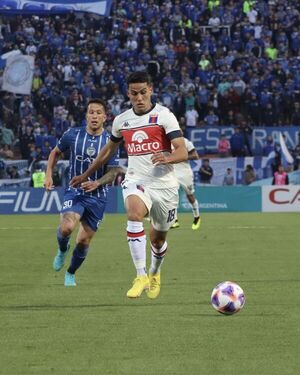 Blas Armoa anota su primer gol en la Liga argentina - Fútbol - ABC Color