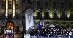 La Nación / Una multitud aguarda en Londres para despedir a la reina Isabel II