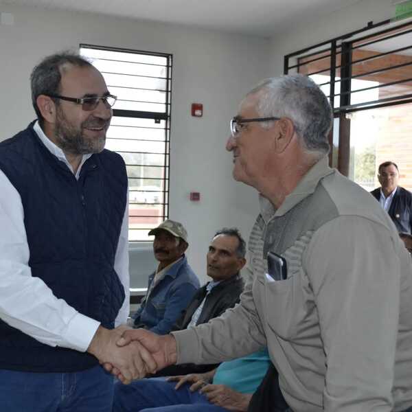CAH otorgó cerca de G. 290 millones en créditos a pequeños productores lecheros del Chaco - .::Agencia IP::.