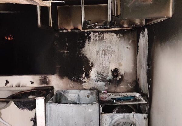 Incendio consume vivienda en Raúl Peña