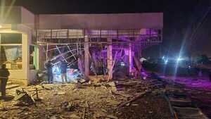 Diario HOY | En asalto tipo comando destruyen con explosivos un banco en Pirapó