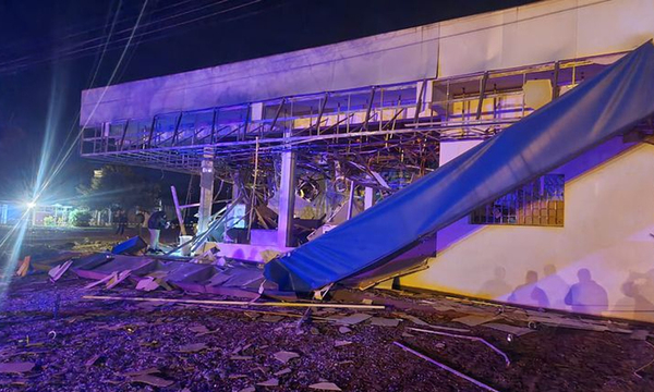 Destruyen con explosivos un banco en asalto tipo comando en Pirapó - OviedoPress