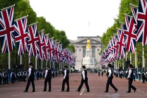 Miles despiden a la reina Isabel II en Londres - Mundo - ABC Color