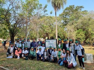 Plantaron la primera isla de biodiversidad de la ciudad de Lambaré, parte de los trabajos de consolidación del corredor verde