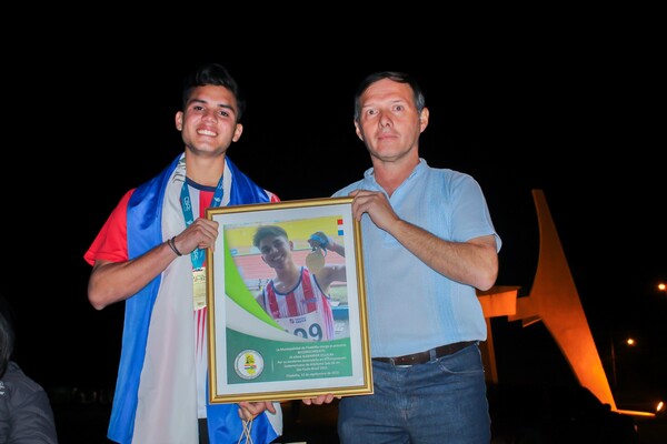 Joven campeón sudamericano fue condecorado por la comuna y población filadelfiana