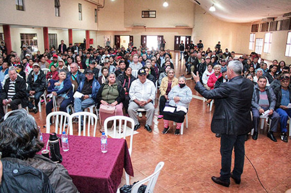 En Hernandarias entregan tarjetas para cobro de pensión a 235 adultos mayores | DIARIO PRIMERA PLANA