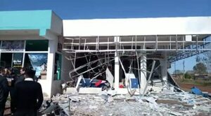 EN ASALTO TIPO COMANDO DESTRUYEN CON EXPLOSIVOS UN BANCO EN PIRAPÓ - La Voz del Norte