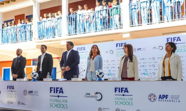 Lanzan programa educativo: Ella hace un gol por el planeta