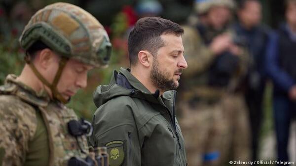 Volodimir Zelenski visita la ciudad de Izium, recién recuperada de los rusos