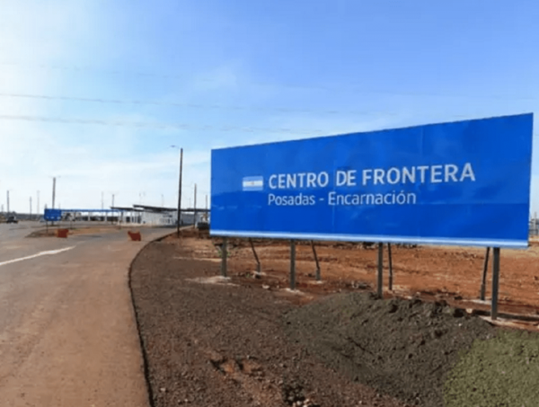Una pareja de alemanes intentó ingresar a Encarnación con un bebé sin documentos · Radio Monumental 1080 AM