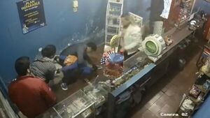 Con maniobra, bombero salva a niño que se estaba ahogando