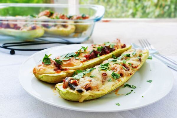 Rellená calabacines o zucchinis con panchos y mucho queso - Gastronomía - ABC Color