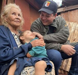 Diputado Acosta se compromete a construir una nueva casa a humilde familia