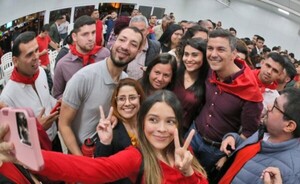 Santiago Peña instó a jóvenes a participar en política