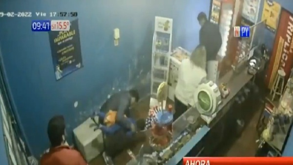 Niño se atragantó con una paleta y fue salvado por un bombero | Noticias Paraguay