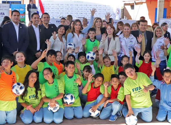 Ponen en marcha programa fútbol en las Escuelas - .::Agencia IP::.