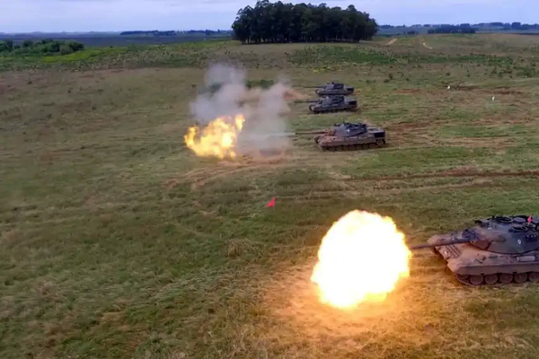 Fuerte y gran despliegue militar para entrenamiento en región de Cascavel - La Clave