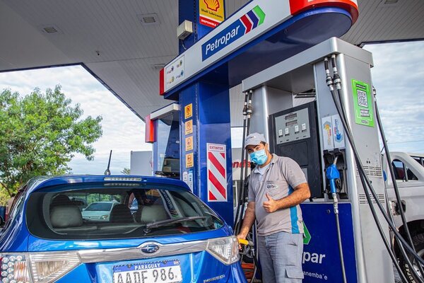 Petropar anuncia ínfima reducción de G. 150 en el costo de nafta 88 - Unicanal