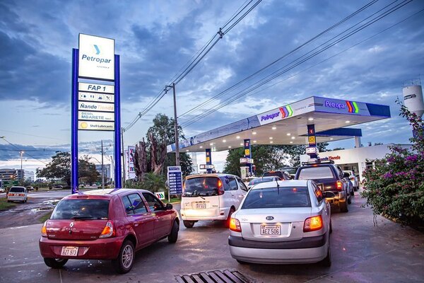 Ínfima reducción en el precio de la nafta 88 y el gas desde el viernes en Petropar - trece