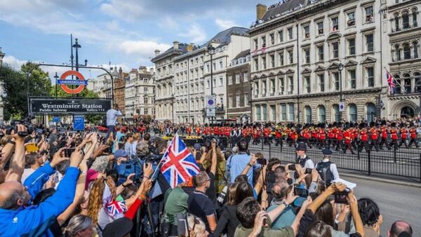 Londres inicia su multitudinario adiós a la reina Isabel II