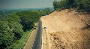 Diario HOY | Aplican cortes y desvíos en doble sentido de circulación en el Cerro Caacupé