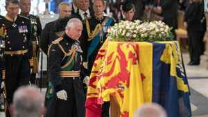 Diario HOY | Emocionados, los londinenses inician su "respetuoso" adiós a Isabel II