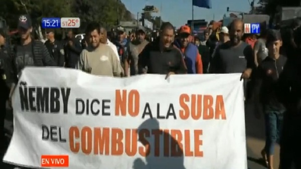 Camioneros avanzan sobre Acceso Sur | Noticias Paraguay