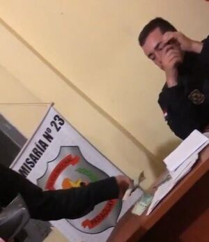 Video: Descabezan comisaría por supuesta coima de G. 150.000 - ABC en el Este - ABC Color