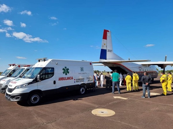 Diario HOY | Accidentados en Ayolas son trasladados hasta Asunción vía aérea