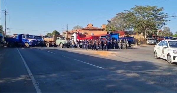 Caminera reporta varios cortes de rutas por la manifestación de camioneros - ADN Digital