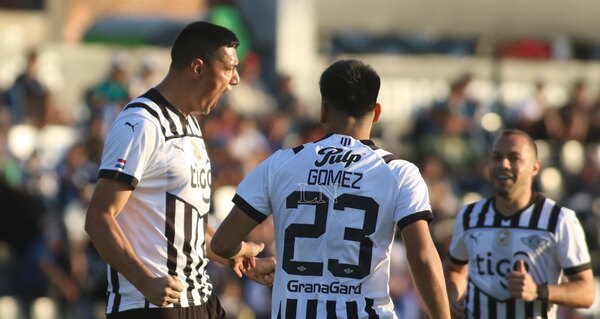 Libertad recuperó la memoria y cortó la mala racha con dos golazos