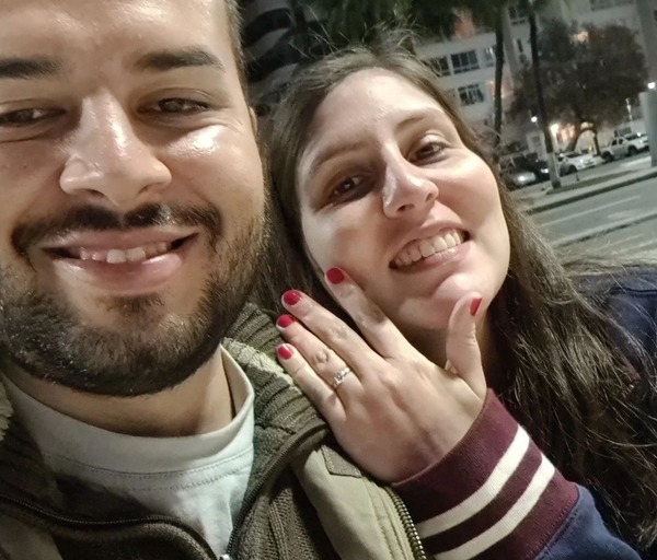 ¡Romántico! Paraguayos se comprometen en concierto de Coldplay - trece