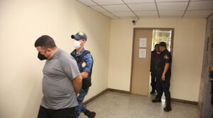 Diario HOY | Elevan a juicio proceso para dos policías que cambiaron 27 veces la orden de captura de un narco