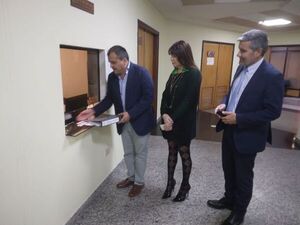 Diputados presentan dos libelos acusatorios contra Miguel Godoy - Política - ABC Color