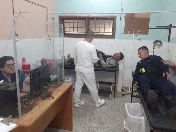 Cuatro policías heridos tras enfrentamiento con camioneros en Itá - Policiales - ABC Color