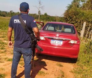 Tras enfrentamiento, policía recuperó auto robado en Caaguazú - Policiales - ABC Color