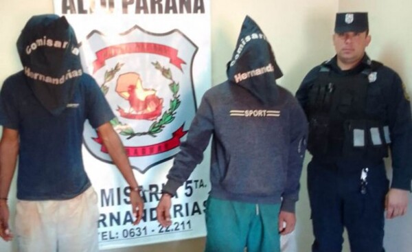 Vecinos reducen a dos hombres tras intentar hurtar en una escuela