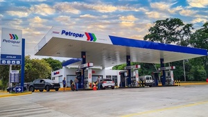 Petropar anuncia que bajará precio de nafta