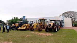 Municipalidad de 3 de Mayo invierte en equipos viales y agrícolas para apoyar a productores - Política - ABC Color