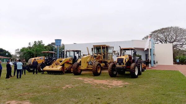 Municipalidad de 3 de Mayo invierte en equipos viales y agrícolas para apoyar a productores - Política - ABC Color