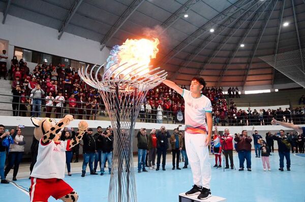 Antorcha sigue el recorrido - Polideportivo - ABC Color