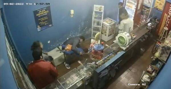 La Nación / Bombero salvó a niño que se atragantó con golosina