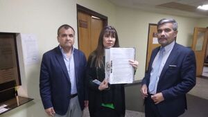 Presentan libelos contra defensor y cartismo ya opera para su salvataje
