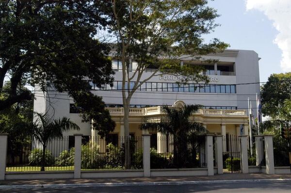 Media sanción de Diputados a oscura fusión de Fondo Ganadero con el BNF - Política - ABC Color
