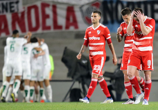 Diario HOY | River no se recupera luego del superclásico y pierde ante Banfield, Boca gana