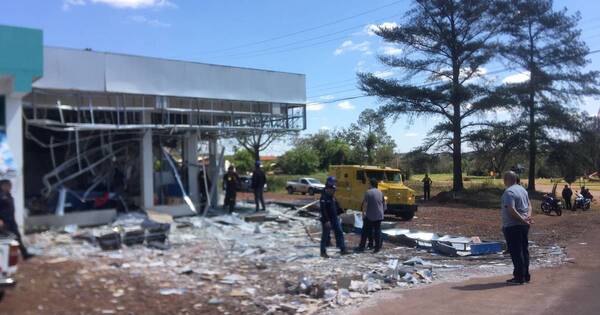 La Nación / Pobladores de Pirapó quedaron consternados tras asalto tipo comando a un banco