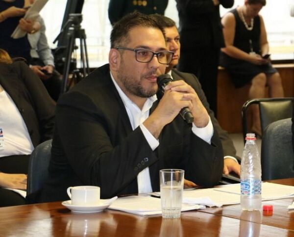 Diputados piden juicio político para el defensor del Pueblo, Miguel Godoy