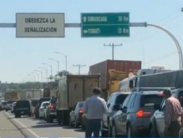 Arroyos y Esteros: 10 camioneros detenidos tras incidentes con la Policía · Radio Monumental 1080 AM