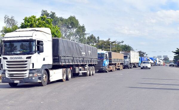 Camioneros de PJC decidirán hoy si se acoplan a cierres de ruta para exigir baja de combustibles