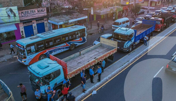 Camioneros amenazan con llegar a Asunción en cuarto día de protestas